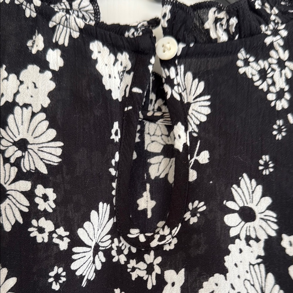 THML Black and White Ruffled Short Sleeve Blouse - Picture 6 of 8
